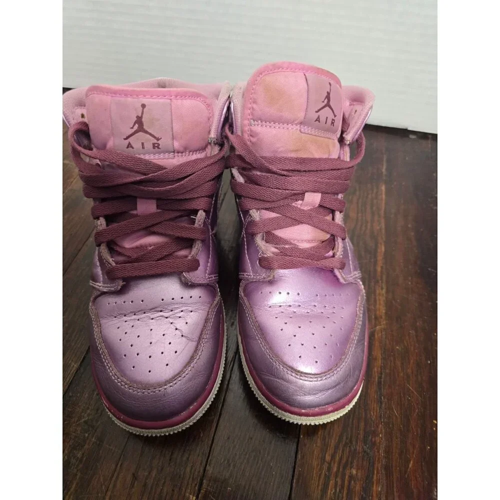 Nike Air Jordan 1 Mid SE GS Pink Rose Metallic size 5.5 Y